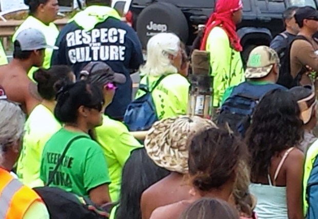 Hawaiians move forward on the march headed by torch holders and led by Kupuna Keomoku Kapu.