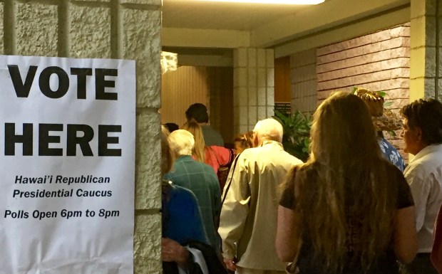 Hawaii caucus crowd 3 - 1 (1)